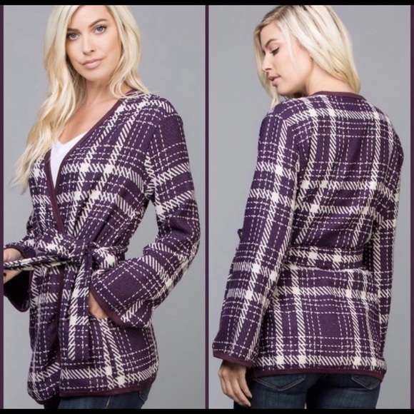 Sweaters - Checkered plaid cardigan with belt